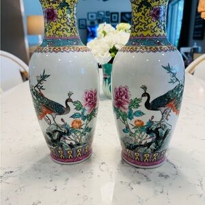 Elegant Matched Set of Chinese Familie Rose Vases